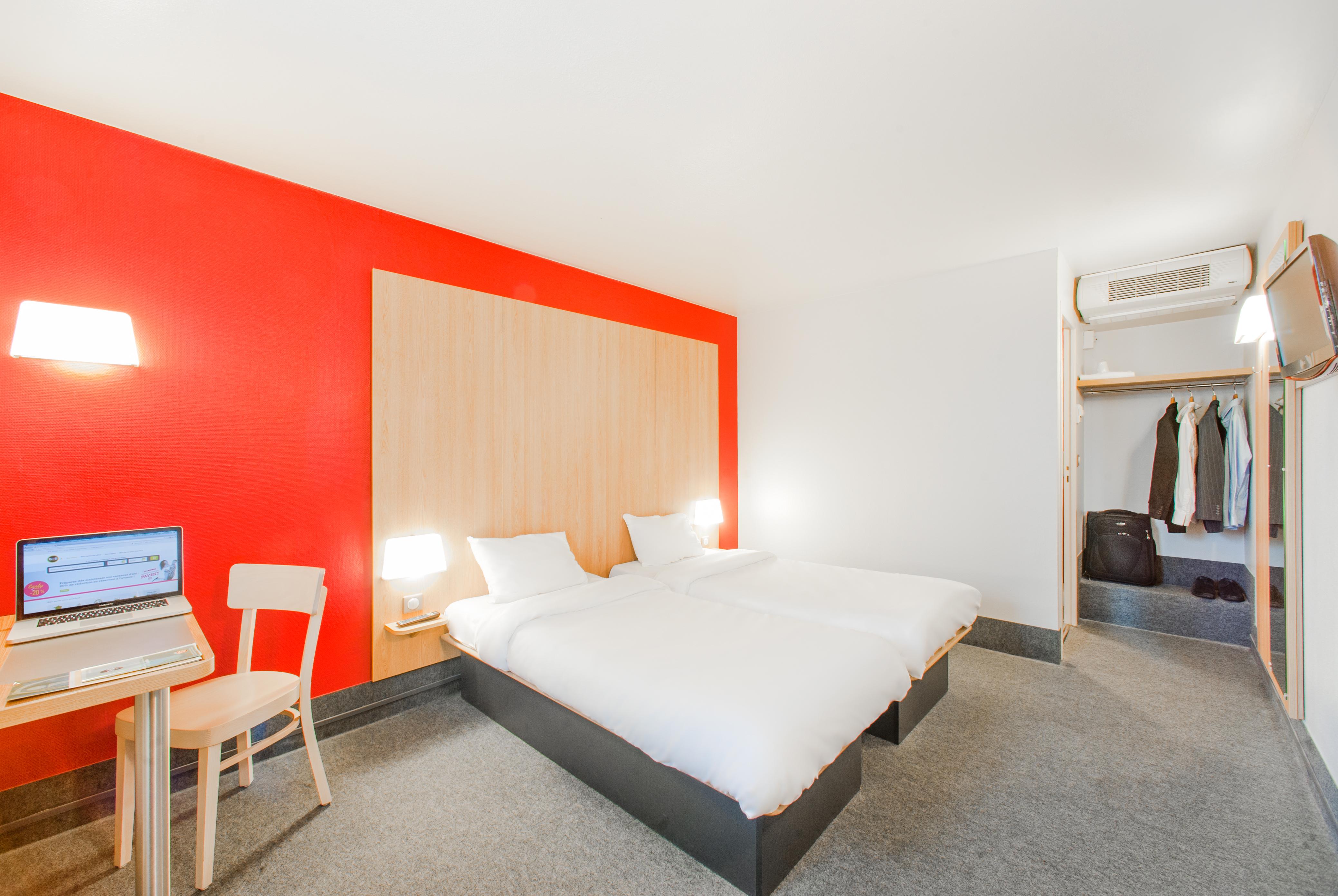 B&B Hotel Louveciennes ル・ポール・マルリー エクステリア 写真
