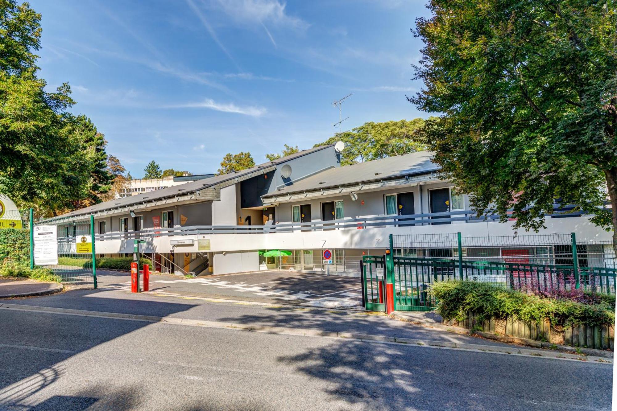 B&B Hotel Louveciennes ル・ポール・マルリー エクステリア 写真